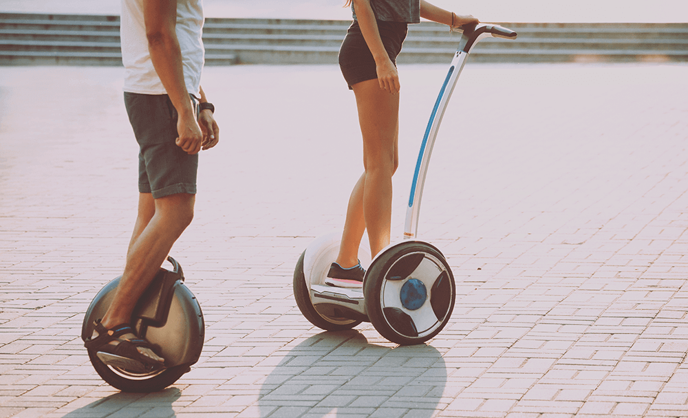 2 wheel scooter couple